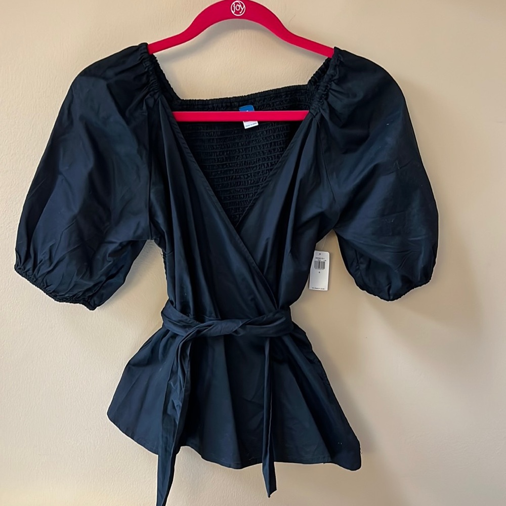 NWT adorable black crossbody top